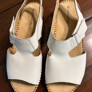 Naturalizer Scout Sandals Size 8.5 M. White. Never worn